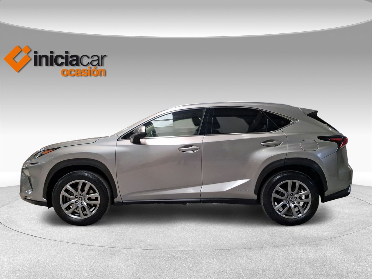Lexus NX 2.5 300h Executive Kick Power+Navig  - Foto 4