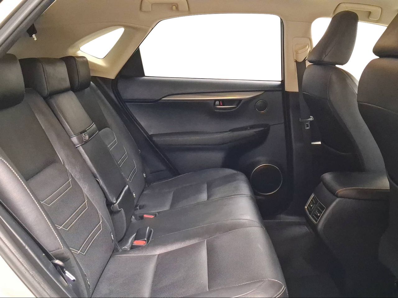 Lexus NX 2.5 300h Executive Kick Power+Navig  - Foto 8