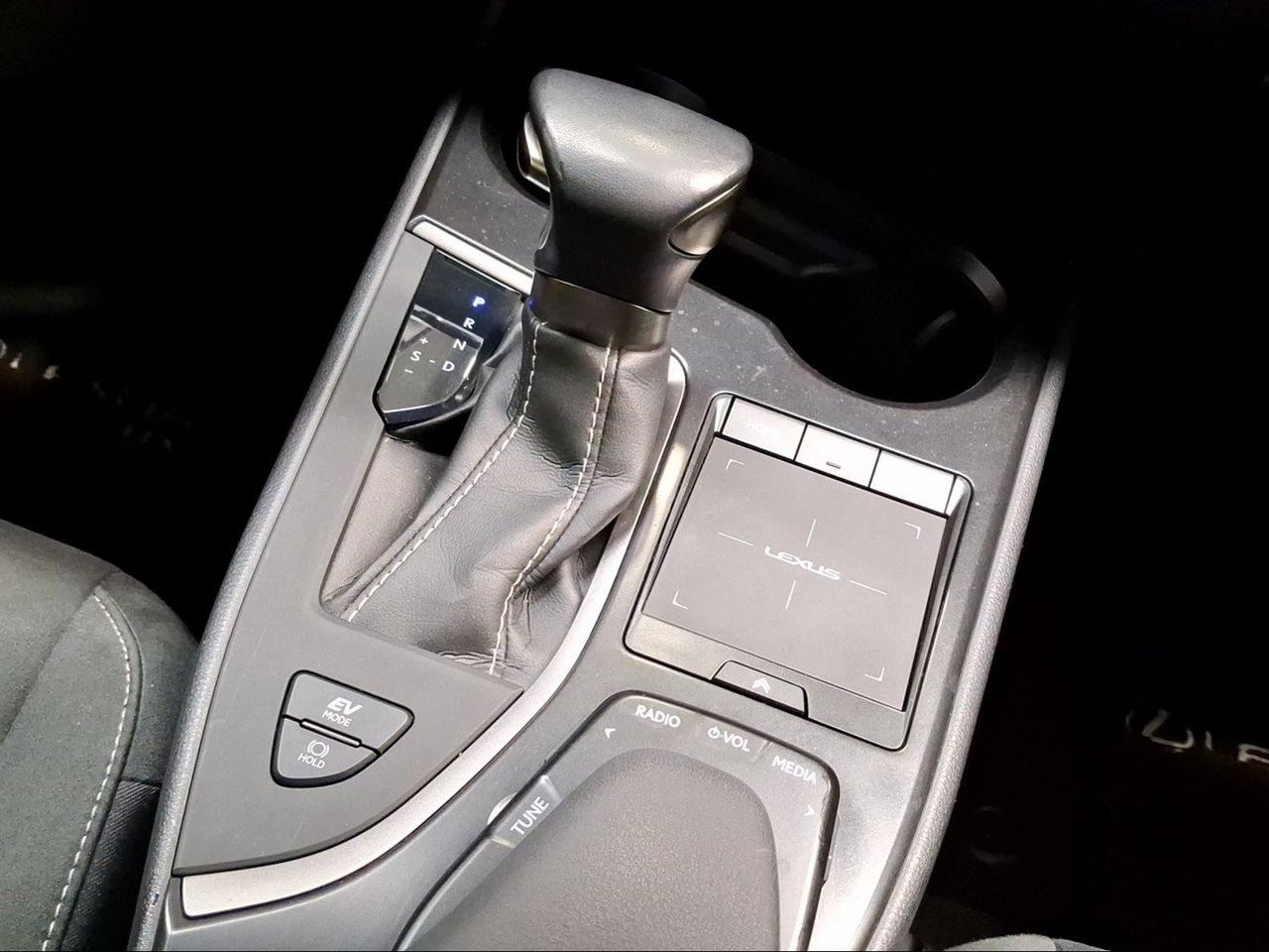 Lexus UX 2.0 250h Business  - Foto 15