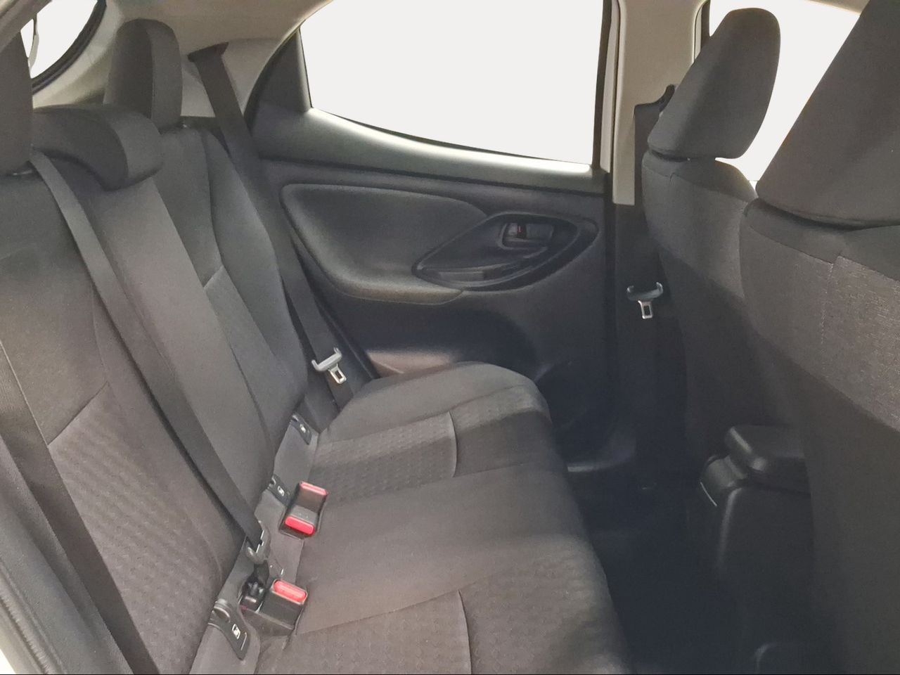 Toyota Yaris 1.5 120H Active Tech  - Foto 8