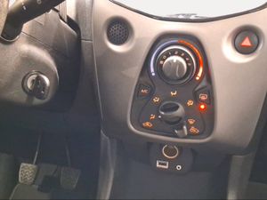 Toyota Aygo 1.0 70 x-play  - Foto 24