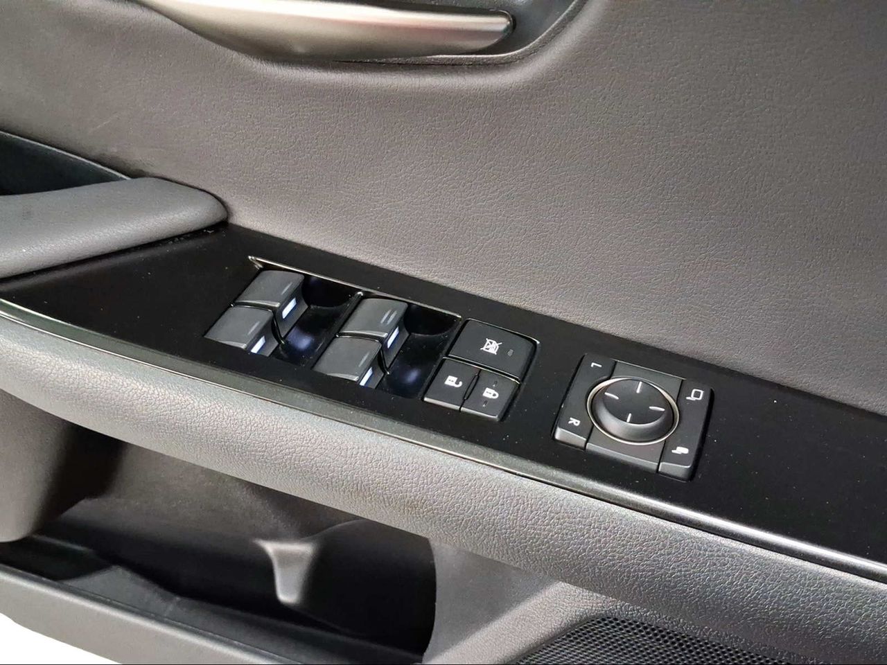 Lexus UX 2.0 250h Business  - Foto 17