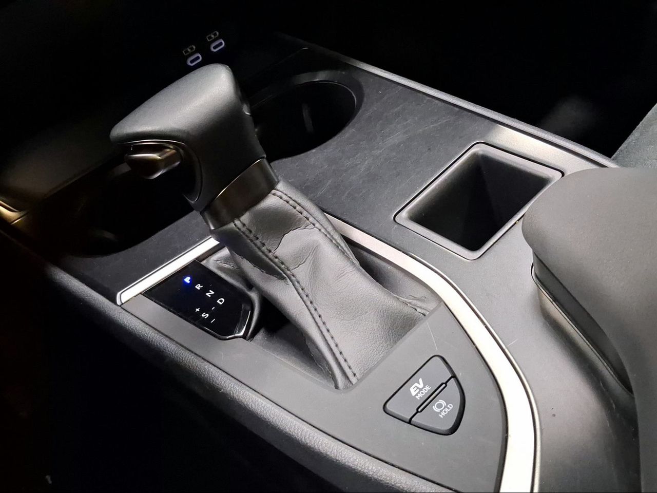 Lexus UX 2.0 250h Business  - Foto 15