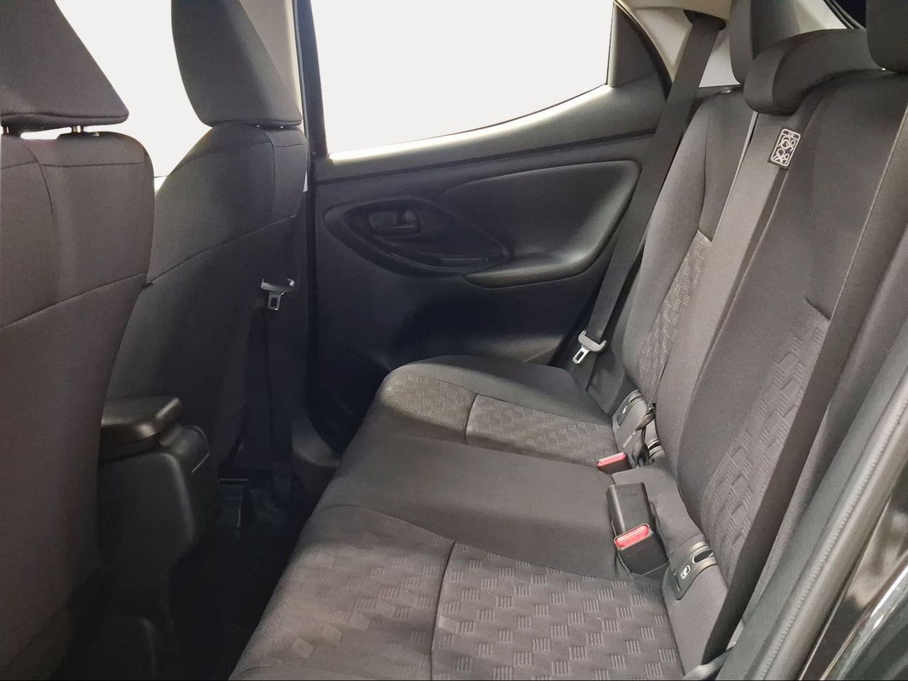 Toyota Yaris 1.5 120H Active Plus  - Foto 12