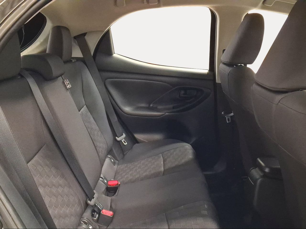 Toyota Yaris 1.5 120H Active Plus  - Foto 8