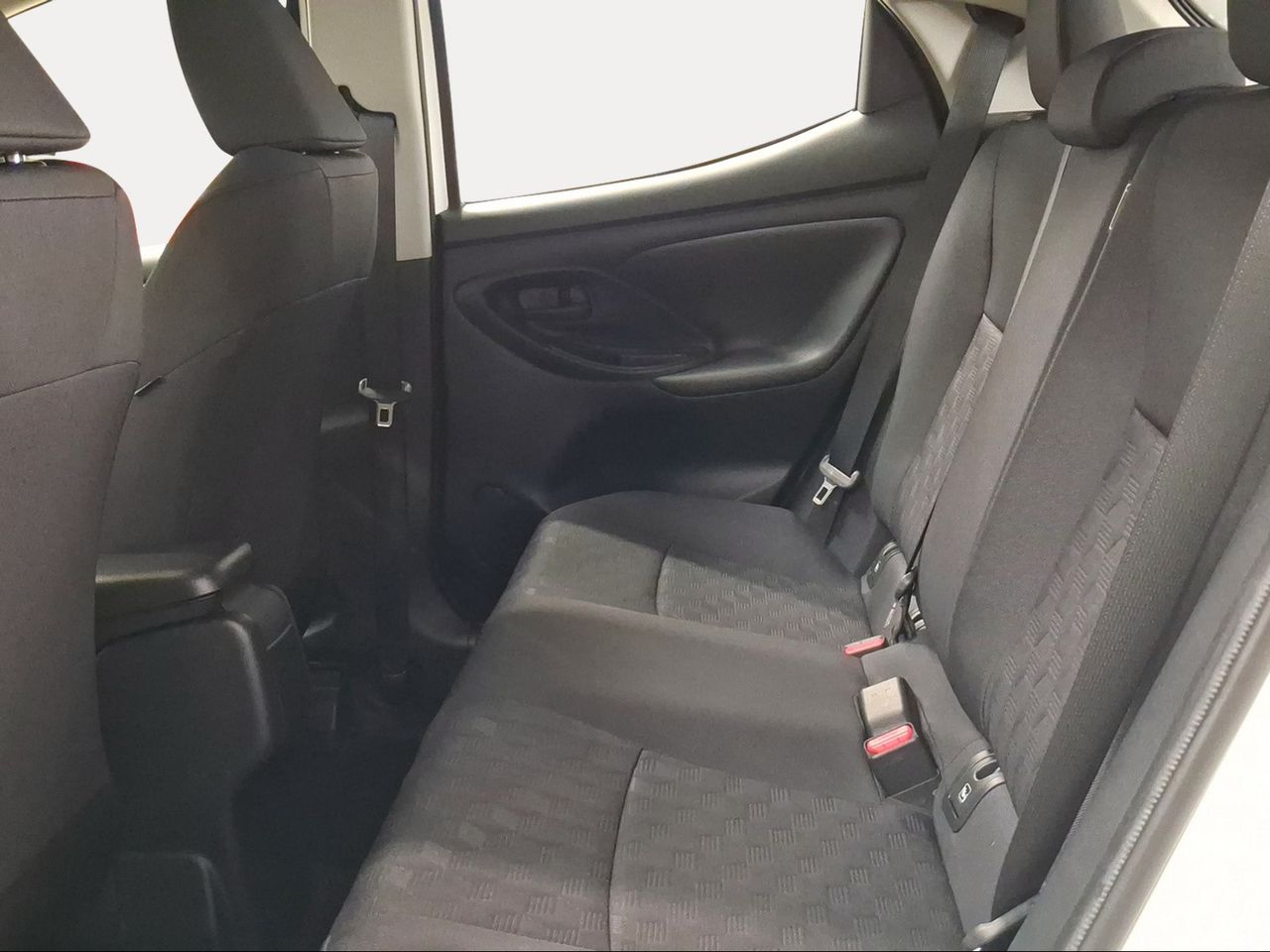 Toyota Yaris 1.5 120H Active Plus  - Foto 12