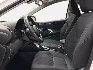 Toyota Yaris 1.5 120H Active Plus  - Foto 13