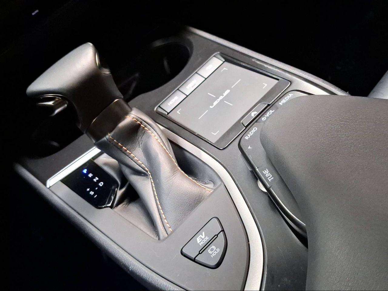 Lexus UX 2.0 250h Style  - Foto 16