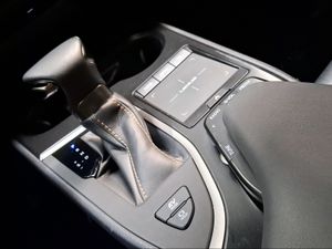Lexus UX 2.0 250h Style  - Foto 15