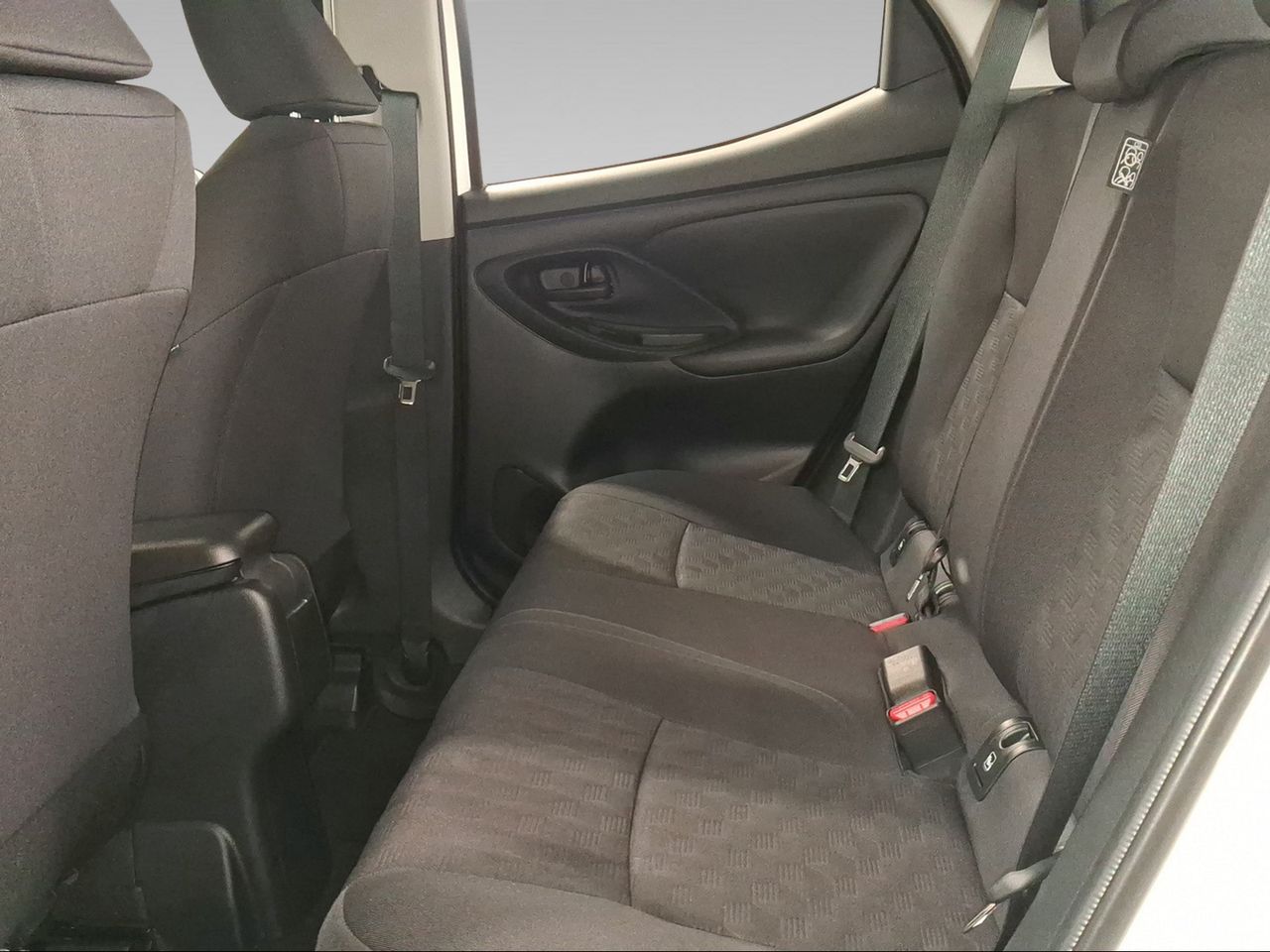 Toyota Yaris 1.5 120H Active Plus  - Foto 12