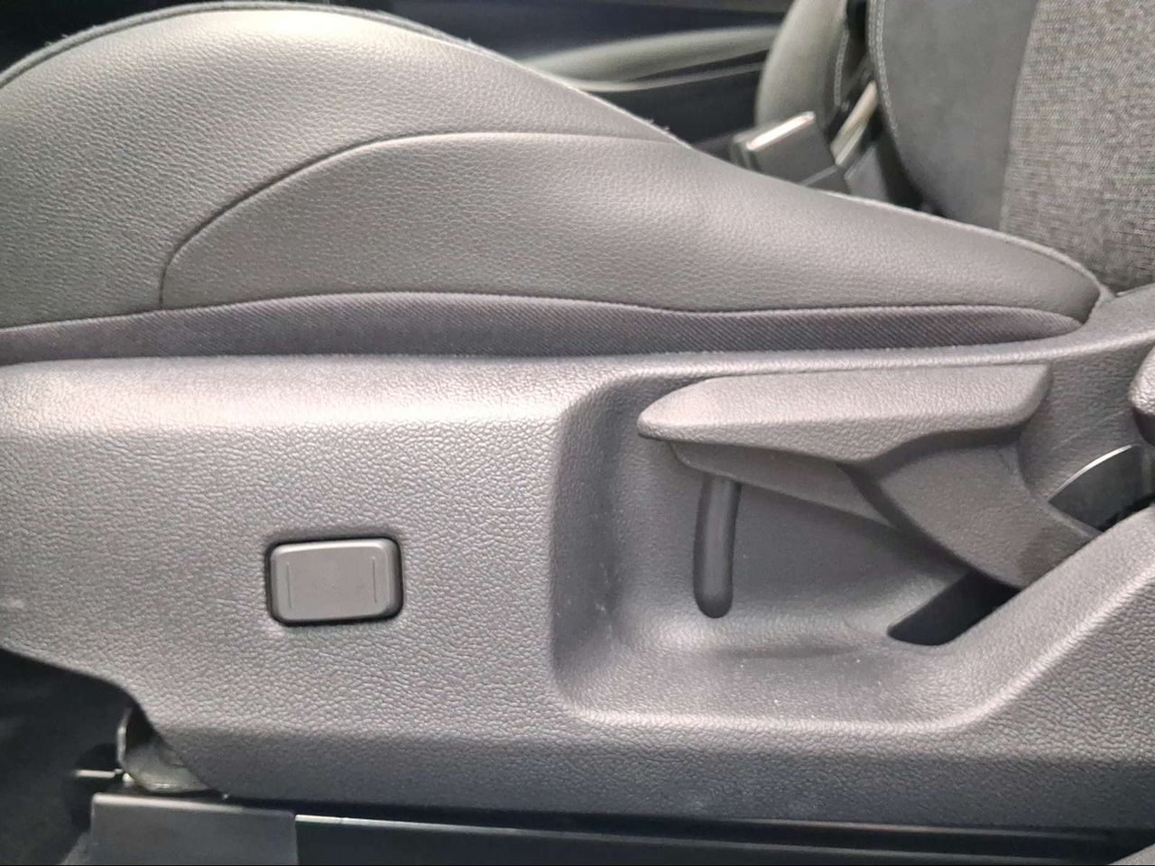 Toyota Corolla 140H Style Touring Sport  - Foto 23