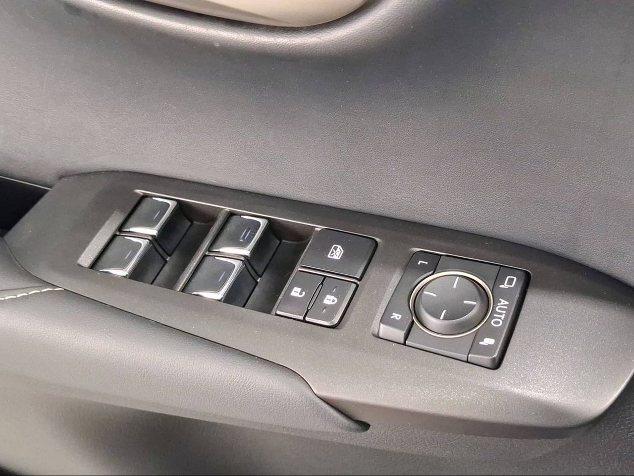 Lexus NX 2.5 300h Premium 2WD  - Foto 18