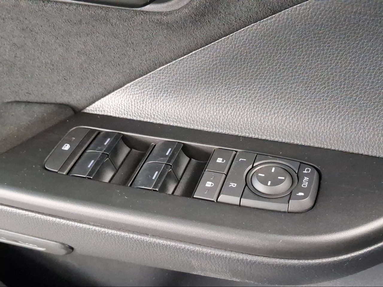 Toyota C-HR GR Sport Hybrid 140 Skyview  - Foto 23