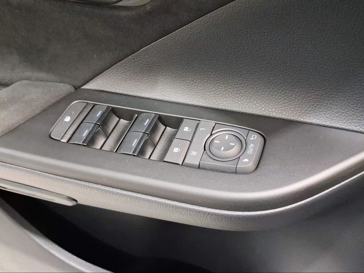 Toyota C-HR GR Sport Hybrid 140 Skyview  - Foto 25