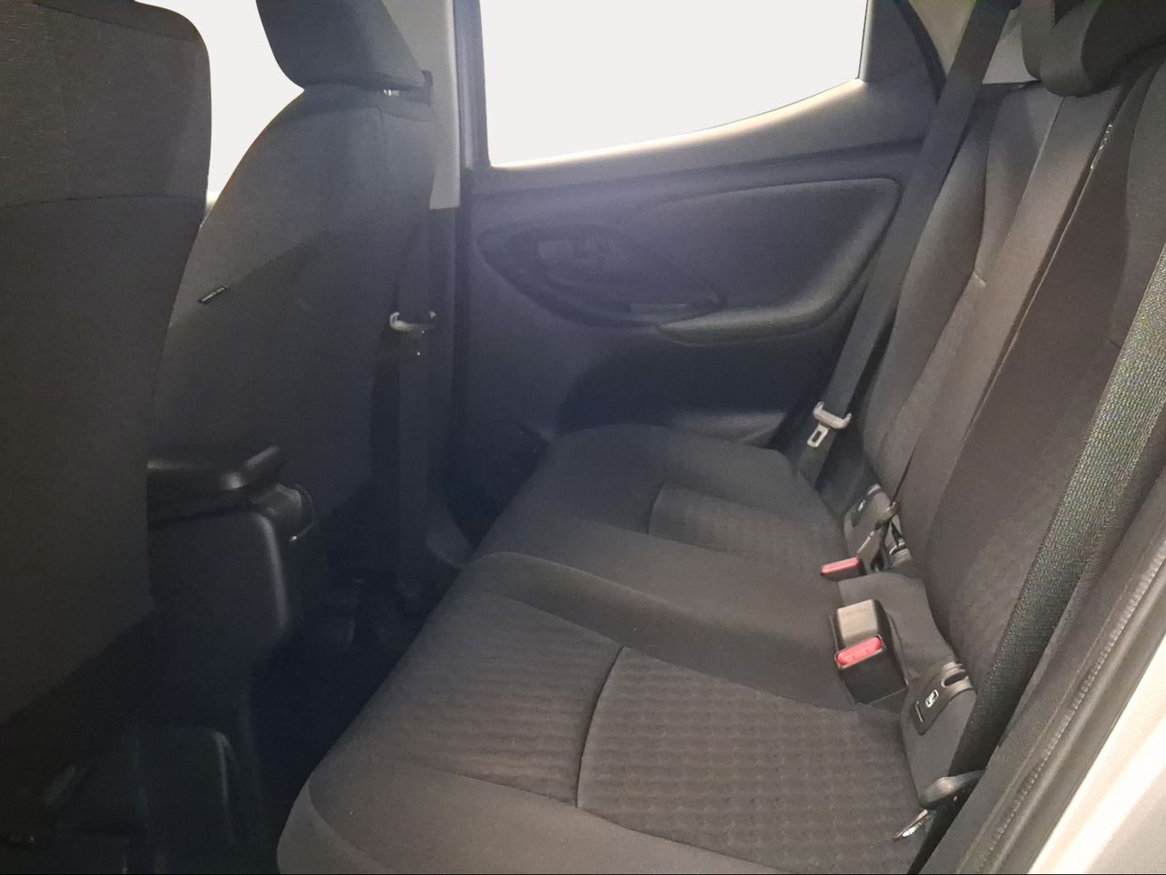 Toyota Yaris 1.5 120H Active Tech  - Foto 12