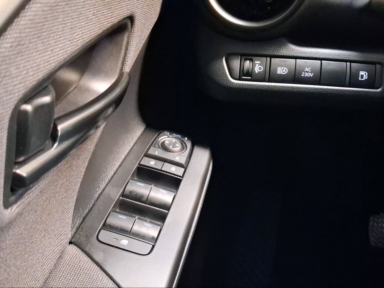 Toyota C-HR Advance Plug-in Hybrid 220 Skyview  - Foto 24