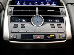 Lexus NX 2.5 300h Executive Navigation 4WD  - Foto 15