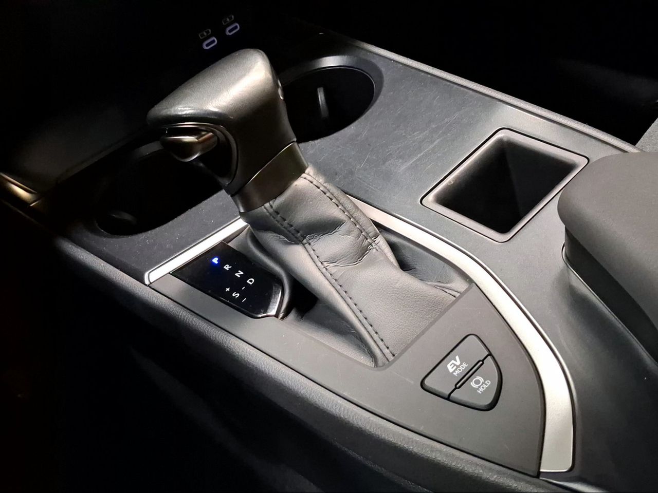 Lexus UX 2.0 250h Premium  - Foto 15