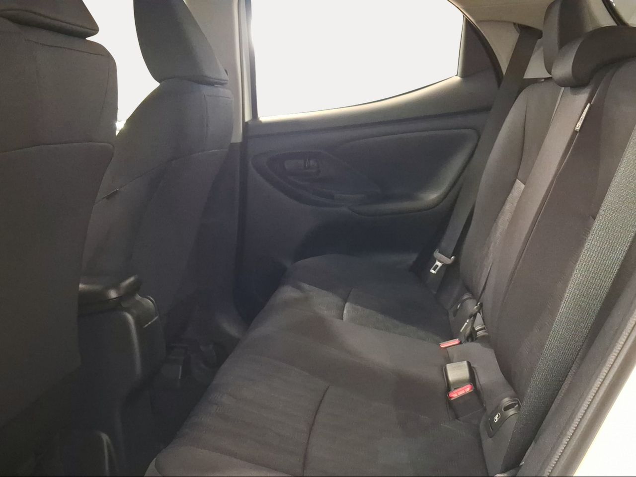 Toyota Yaris 1.5 120H Active Plus  - Foto 12