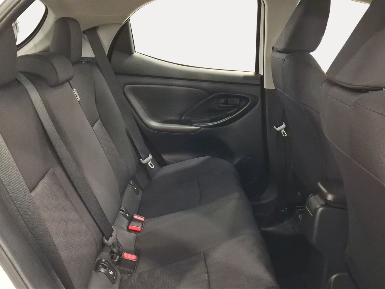Toyota Yaris 1.5 120H Active Plus  - Foto 8