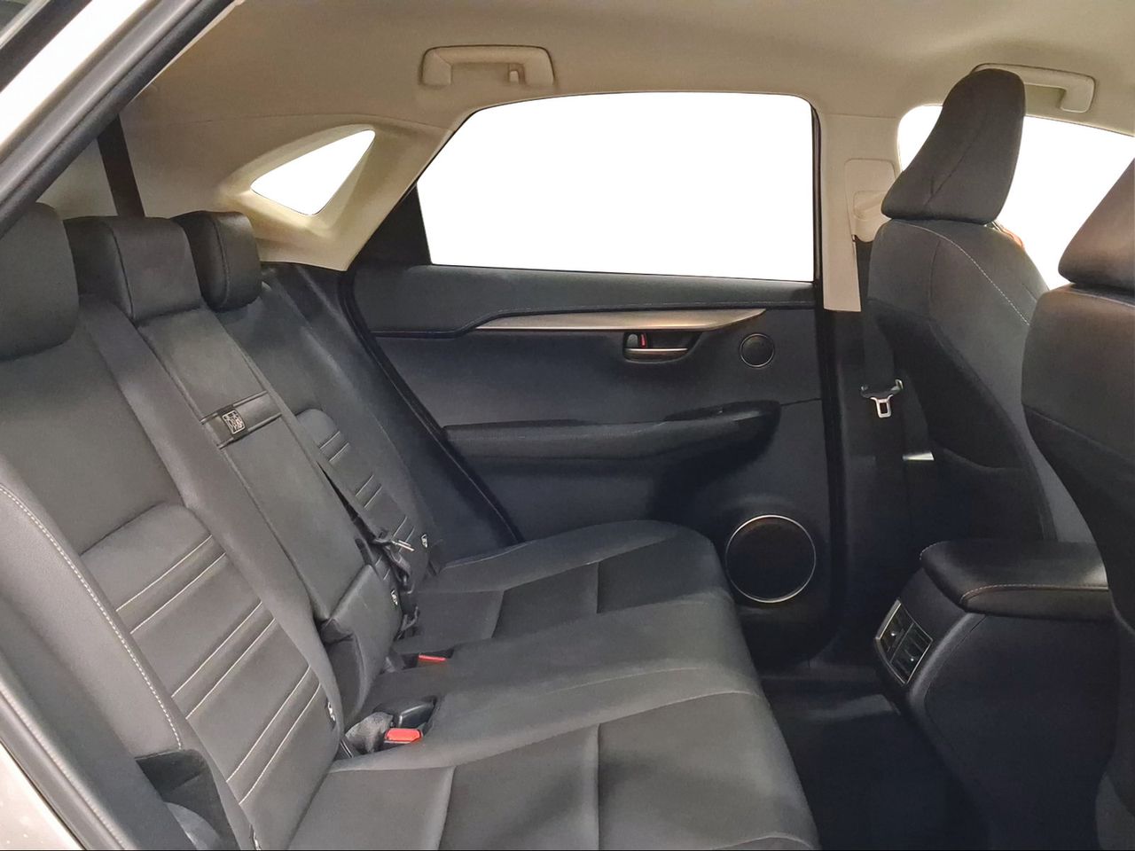 Lexus NX 2.5 300h Premium 2WD  - Foto 8
