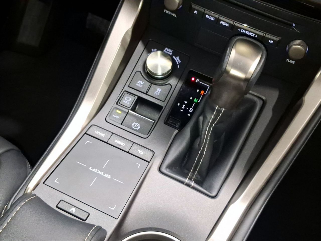 Lexus NX 2.5 300h Premium 2WD  - Foto 14