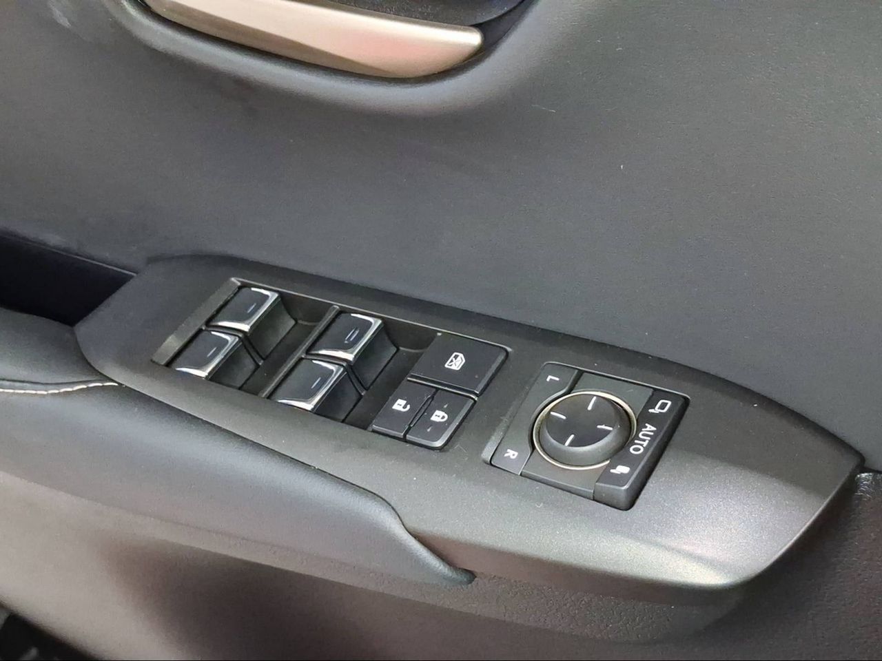 Lexus NX 2.5 300h Premium 2WD  - Foto 18