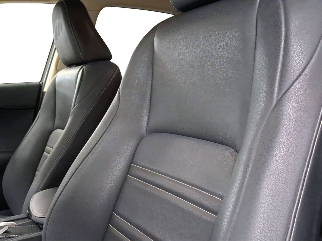 Lexus NX 2.5 300h Premium 2WD  - Foto 17