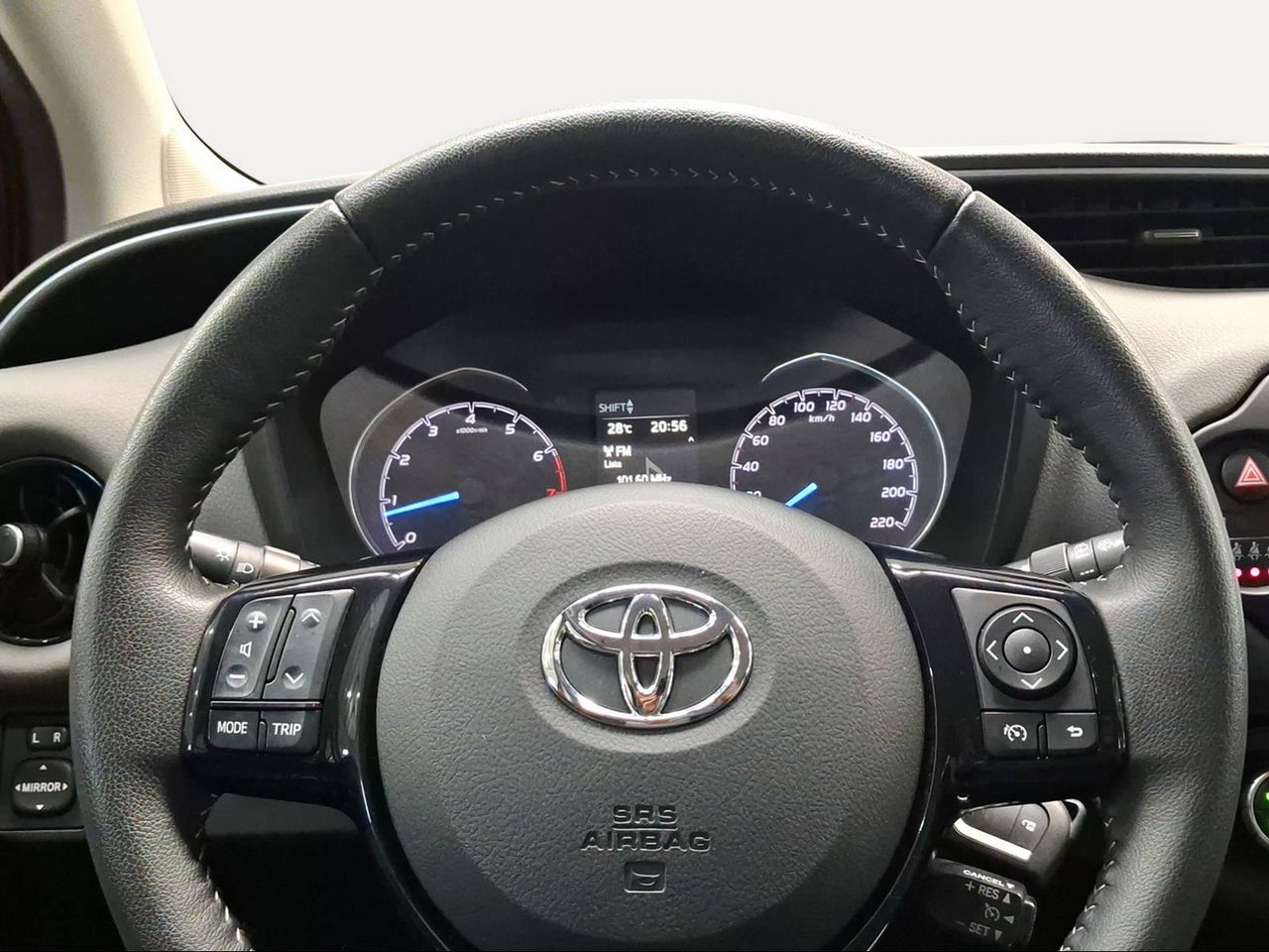Toyota Yaris 1.5 110 Active  - Foto 14