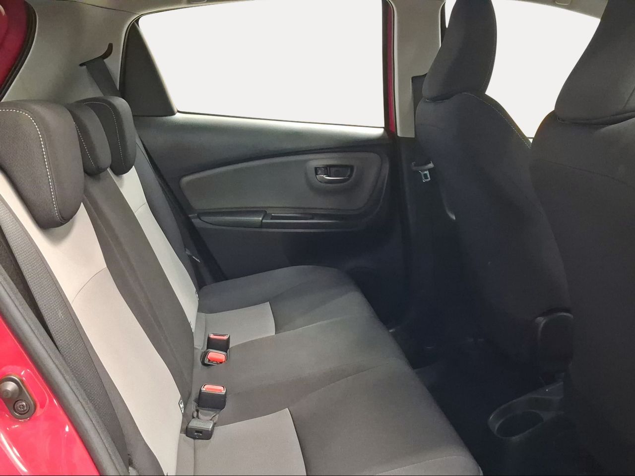 Toyota Yaris 1.5 110 Active  - Foto 8