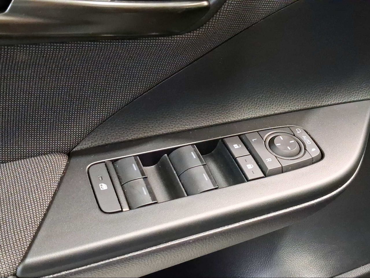 Toyota C-HR 1.8 Advance Hybrid 140  - Foto 24