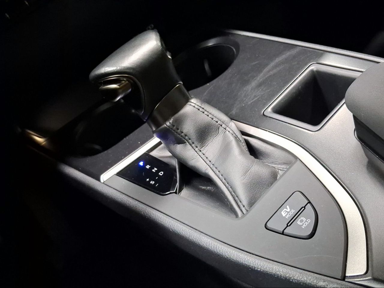 Lexus UX 2.0 250h Business  - Foto 15