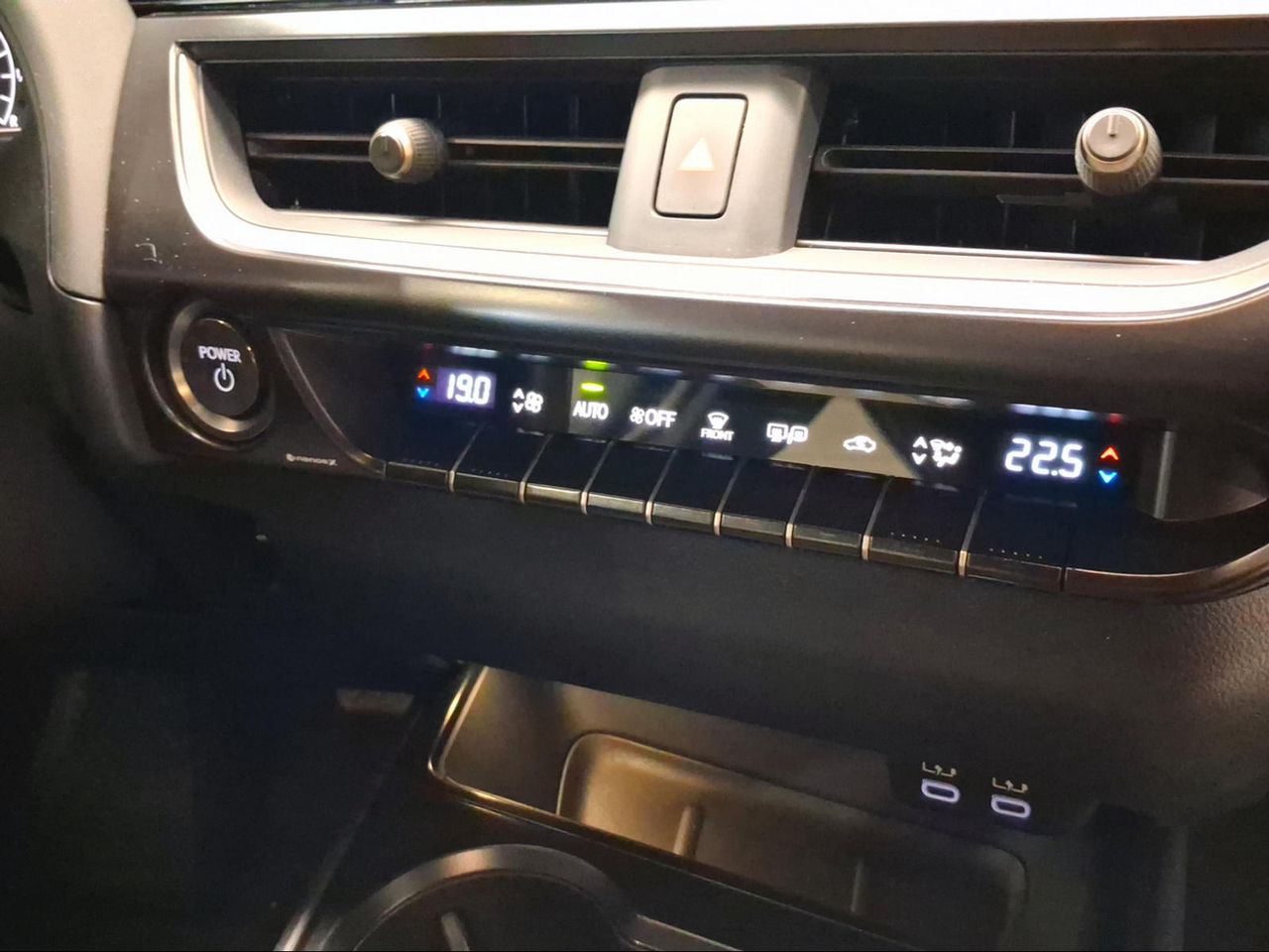 Lexus UX 2.0 250h Business  - Foto 16