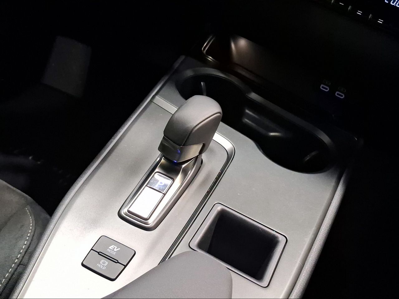 Lexus UX 2.0 300h UX Plus  - Foto 14