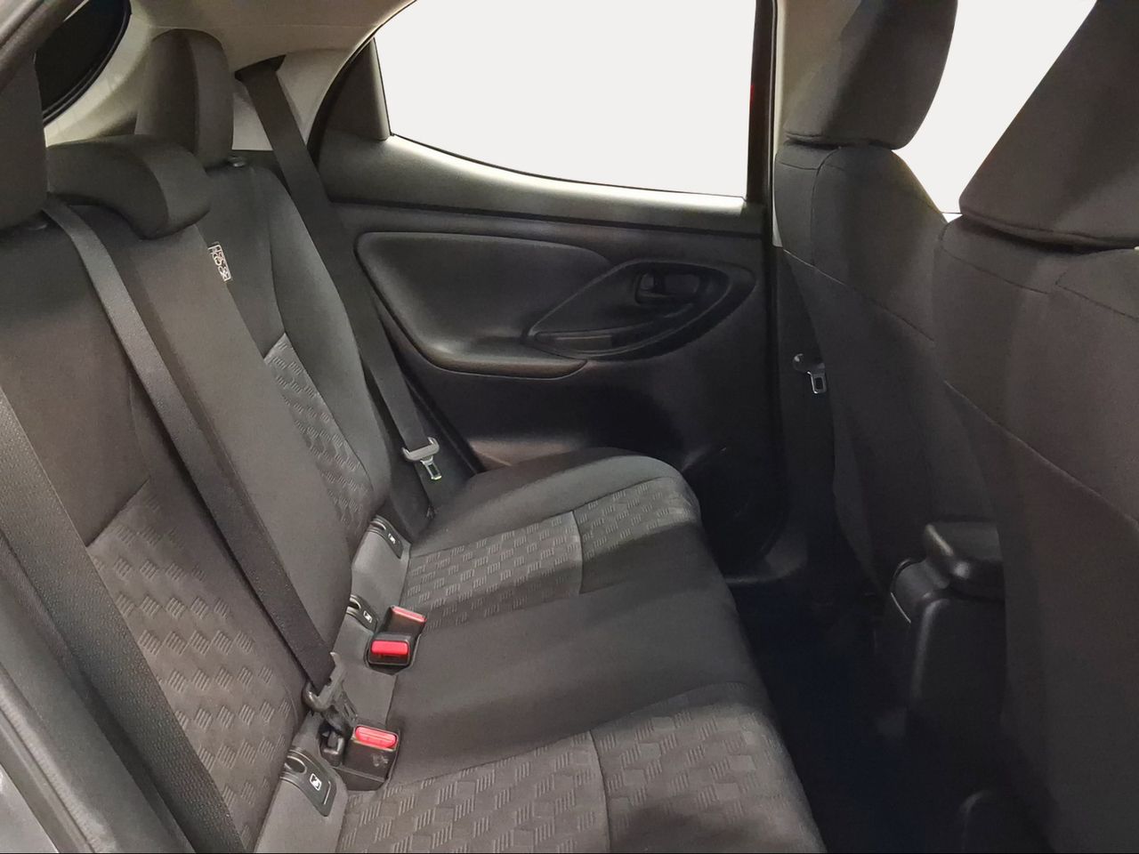Toyota Yaris 1.5 120H Active Plus  - Foto 8