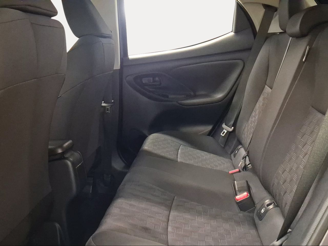 Toyota Yaris 1.5 120H Active Plus  - Foto 12