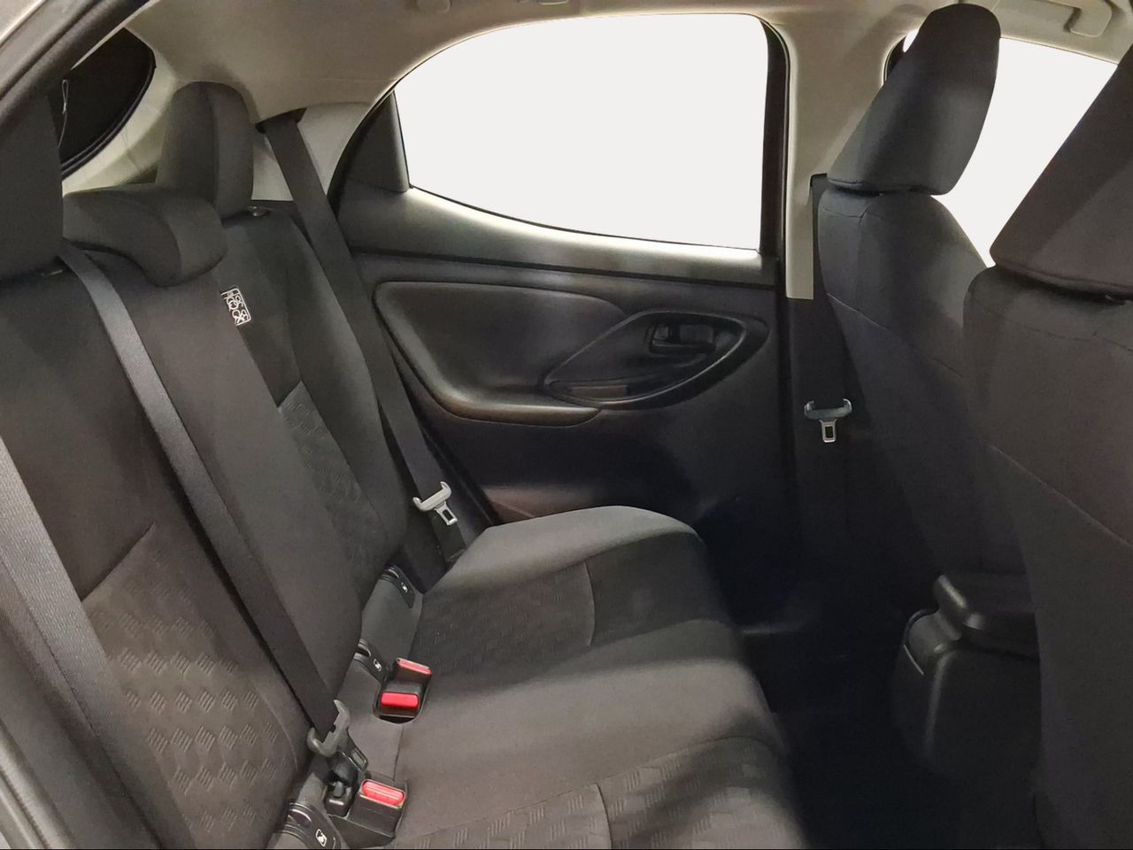 Toyota Yaris 1.5 120H Active Plus  - Foto 8