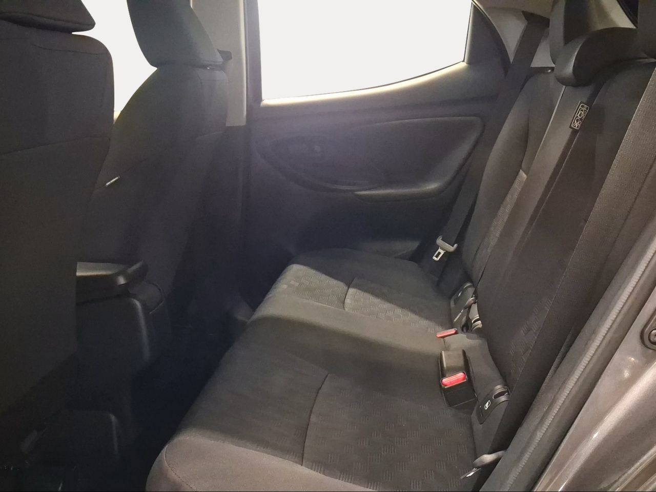 Toyota Yaris 1.5 120H Active Plus  - Foto 12