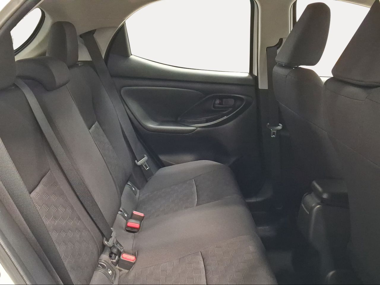 Toyota Yaris 1.5 120H Active Plus  - Foto 8