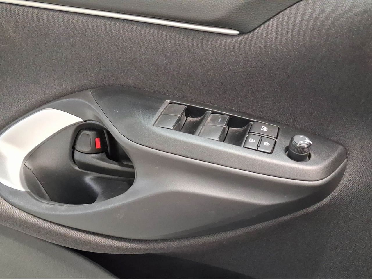 Toyota Yaris 1.5 120H Active Plus  - Foto 23