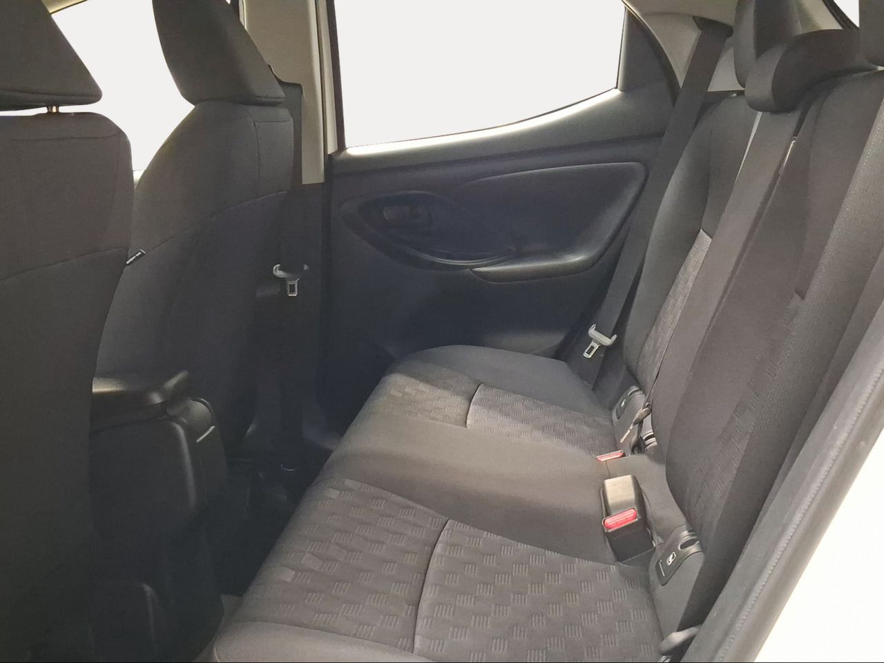 Toyota Yaris 1.5 120H Active Plus  - Foto 12