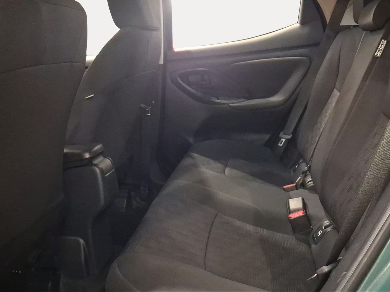 Toyota Yaris 1.5 120H Active Plus  - Foto 12