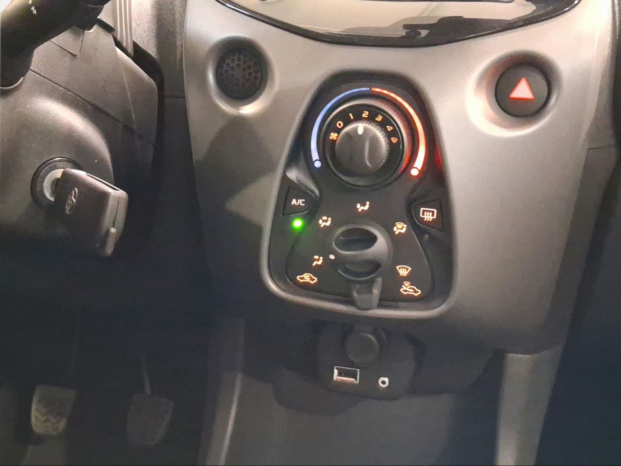 Toyota Aygo 1.0 70 x-play  - Foto 25