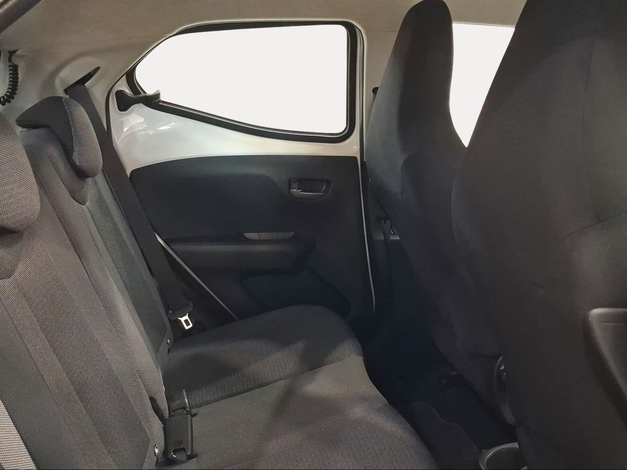 Toyota Aygo 1.0 70 x-play  - Foto 8