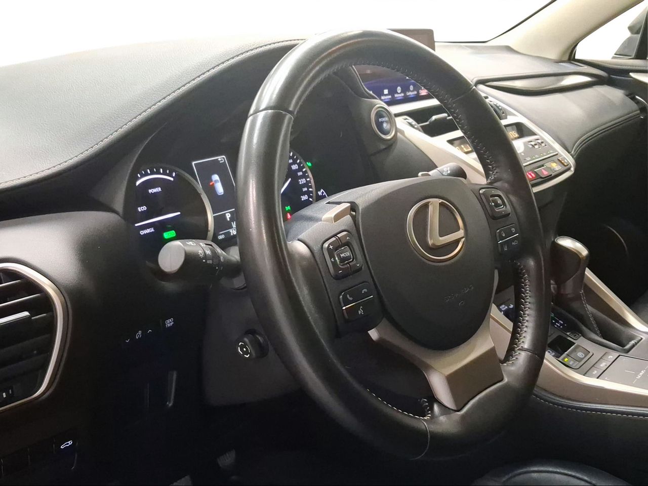 Lexus NX 2.5 300h Executive Navigation 4WD  - Foto 17