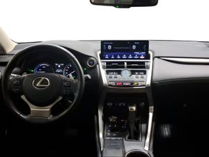 Lexus NX 2.5 300h Executive Navigation 4WD  - Foto 9