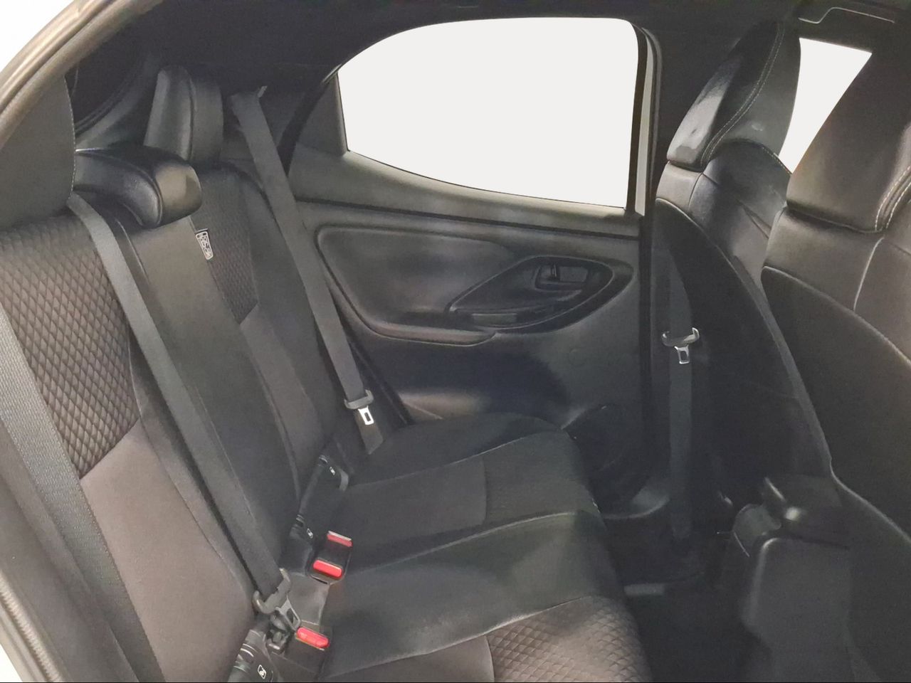Toyota Yaris 1.5 120H Style Plus  - Foto 8