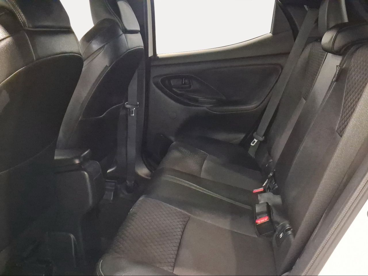 Toyota Yaris 1.5 120H Style Plus  - Foto 12