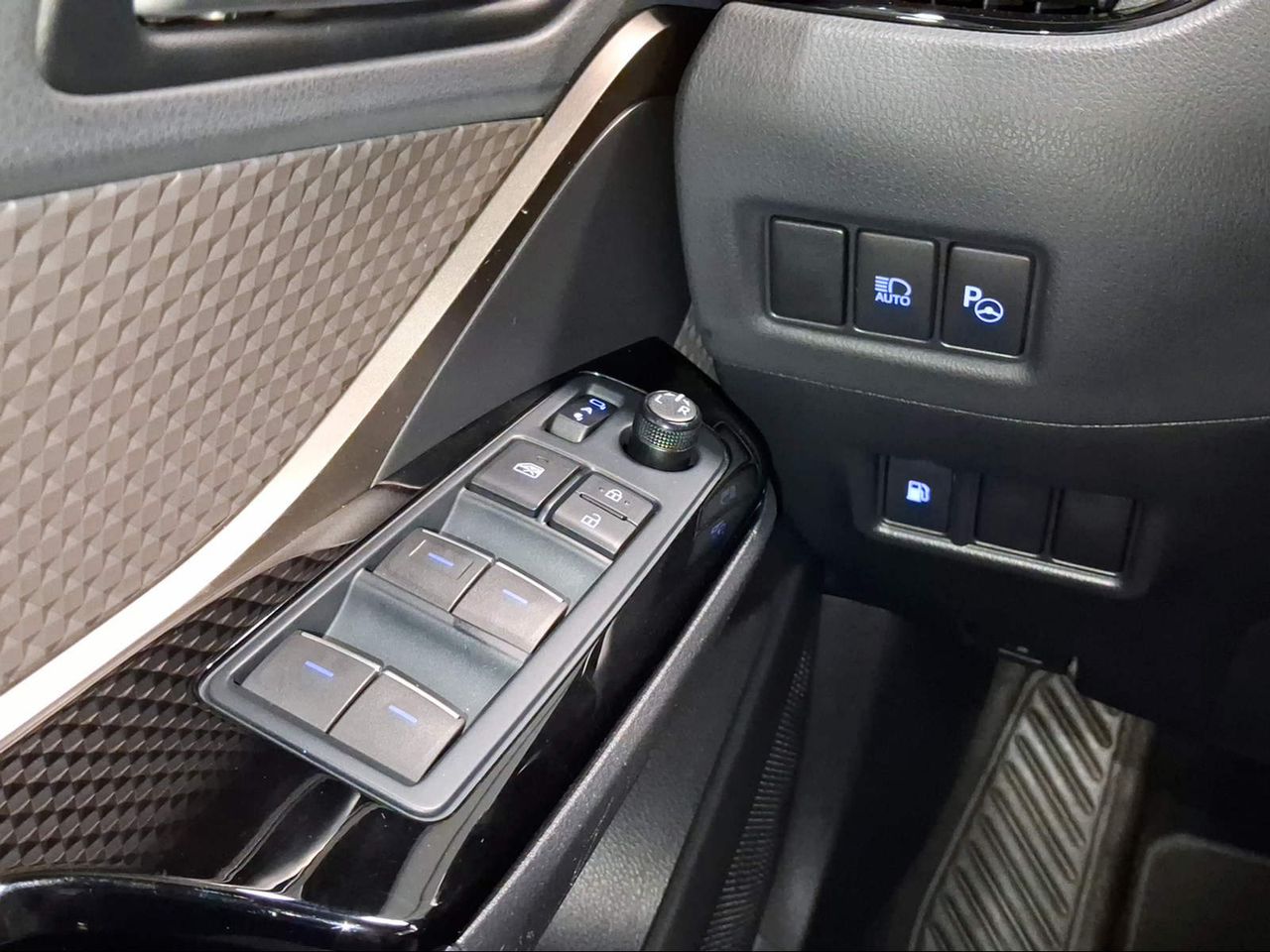 Toyota C-HR 2.0 180H Kaji Edition  - Foto 25