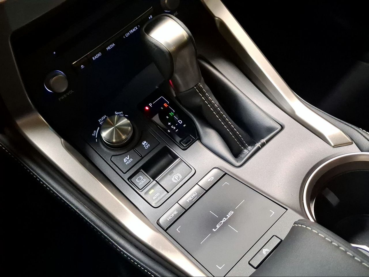Lexus NX 2.5 300h Business Navigation 2WD  - Foto 14